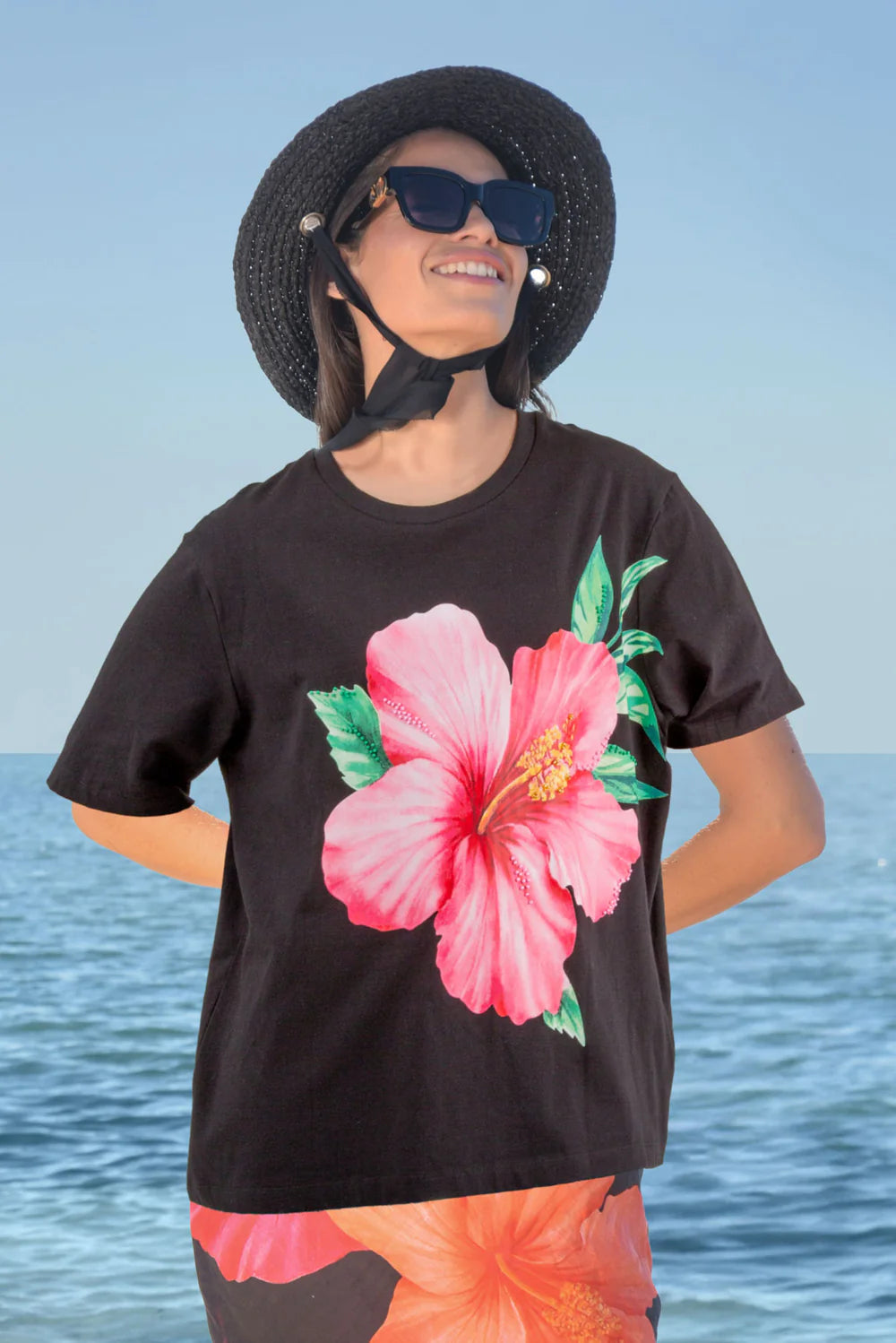 Hibiscus Of the Time T-shirt Black