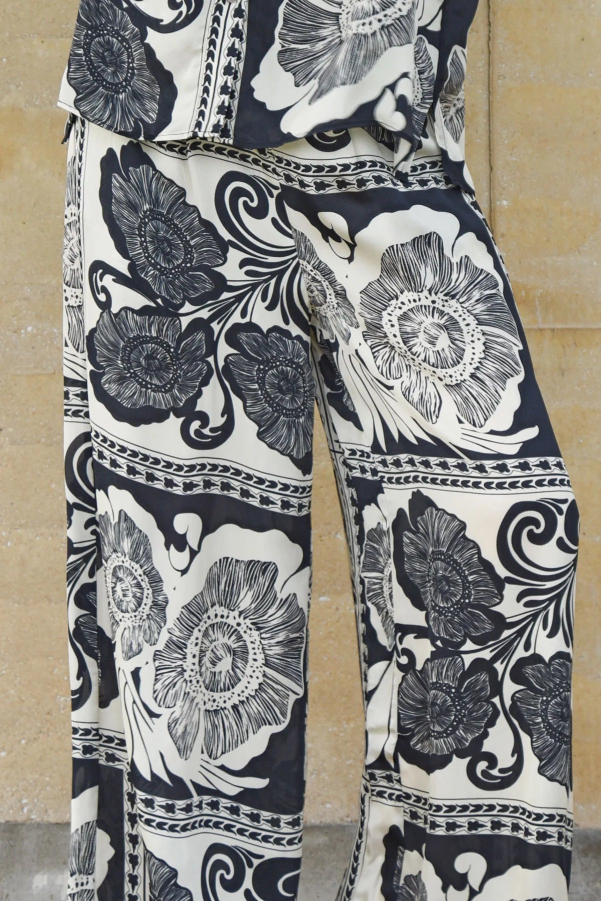 Kick Pleat Pant Black