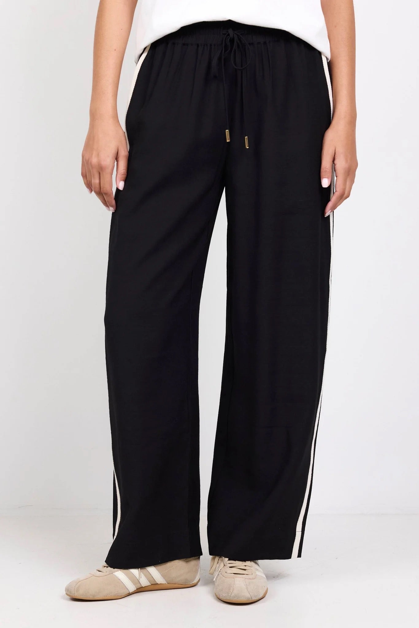 Townie Black Matte Petite Wide Leg Pant