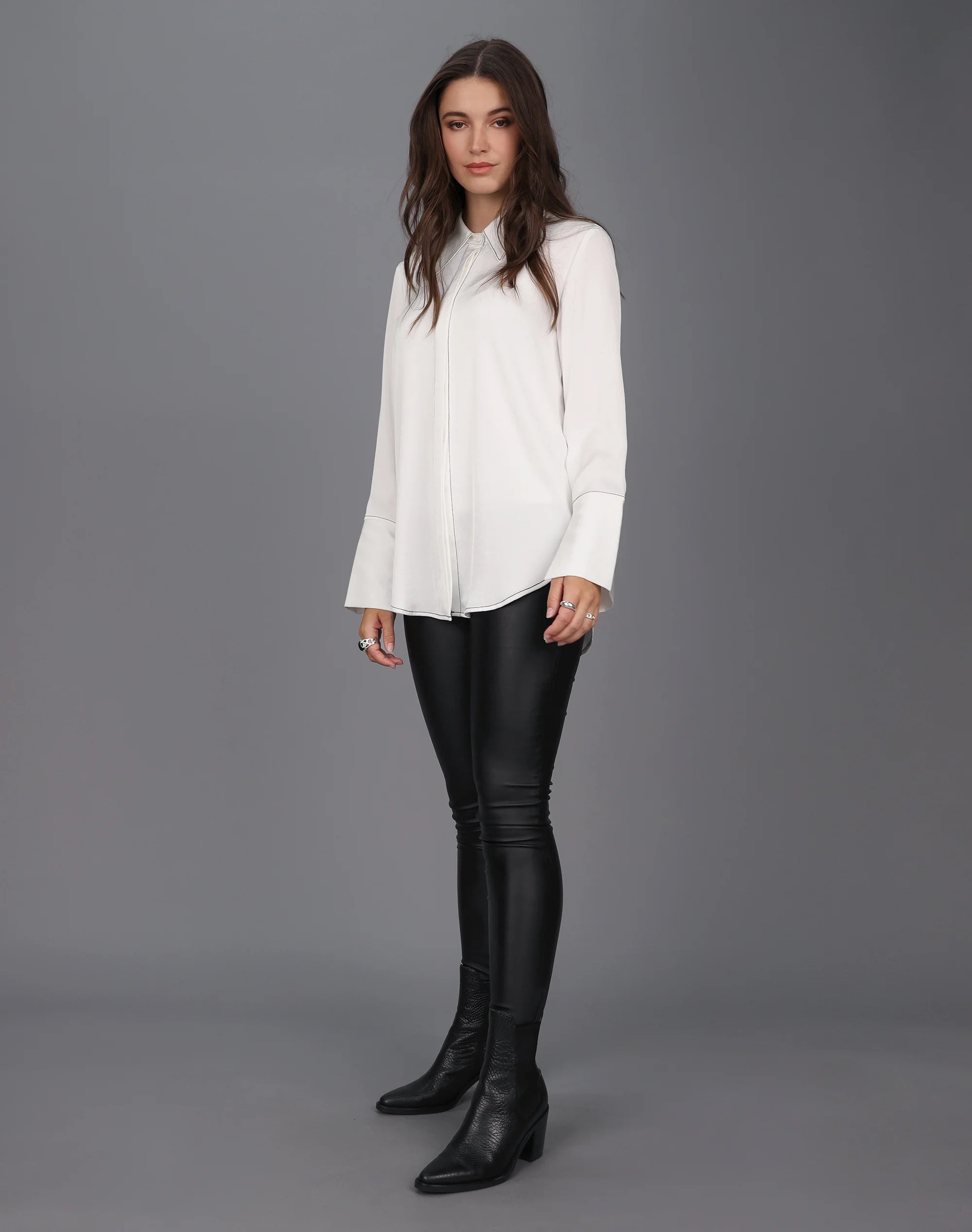 Contrast stitch shirt white/black