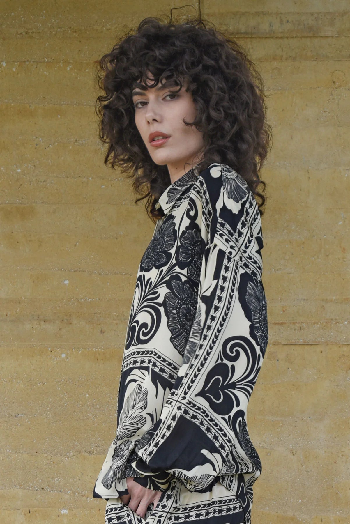 Under The Sun Shirt Black