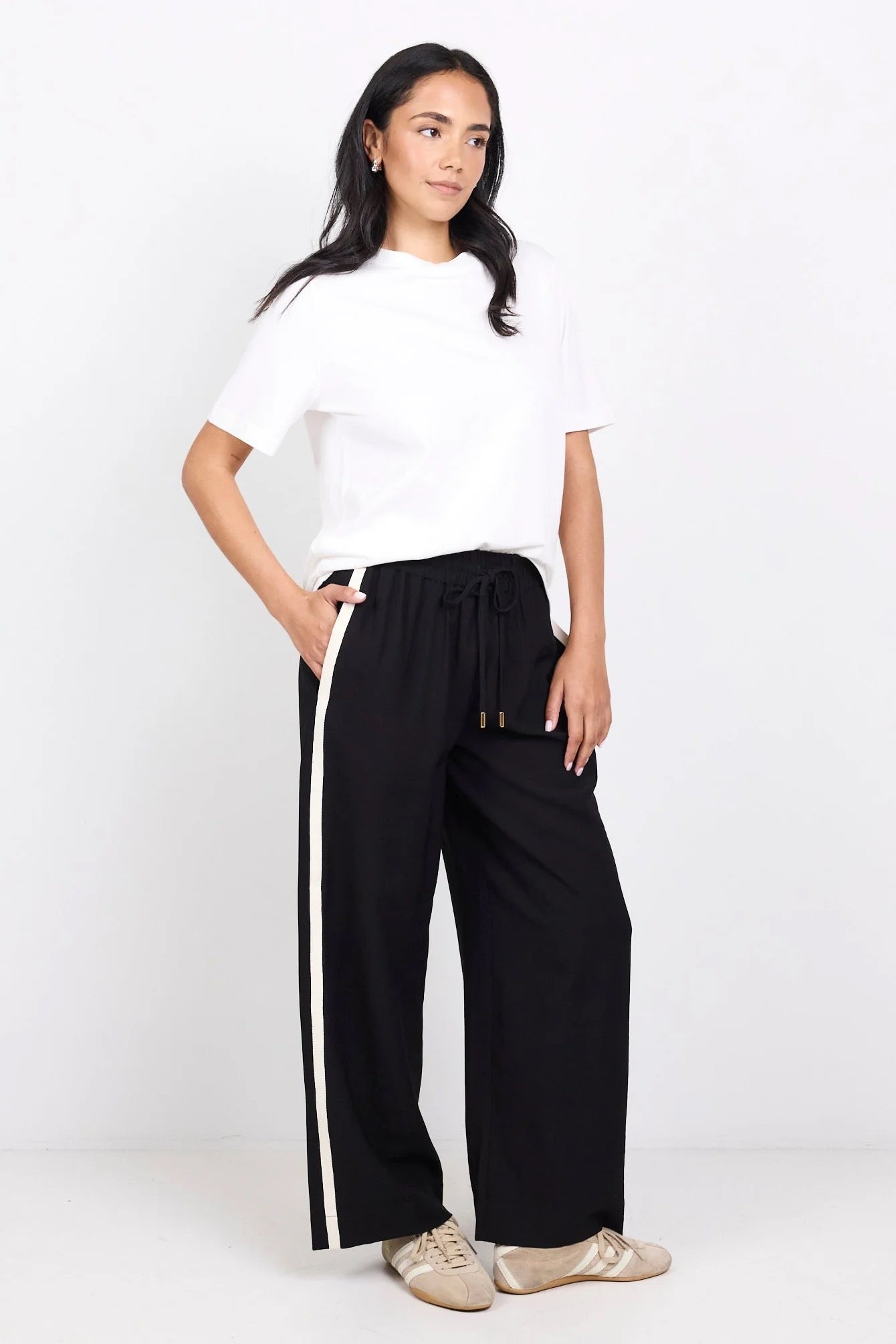 Townie Black Matte Petite Wide Leg Pant